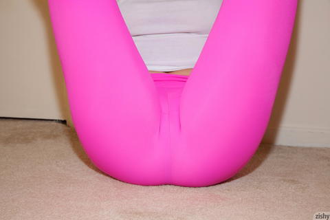 Veronica Weston - Veronica Weston Teasing In Her Pink Yoga Pants! - photo 6 of 8