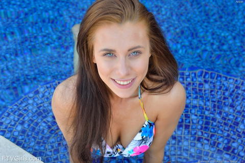 Anya Olsen - Anya Olsen All Wet In A String Bikini! - photo 6 of 16
