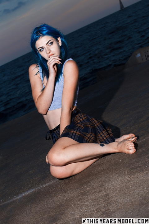 This Years Model - Ivy Blue Gets All Nude By The Ocean! - photo 2 of 15