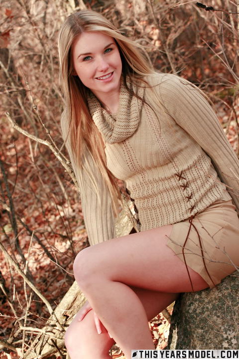 This Years Model - Jewel Out In The Woods Looking Very Sexy! - photo 2 of 15