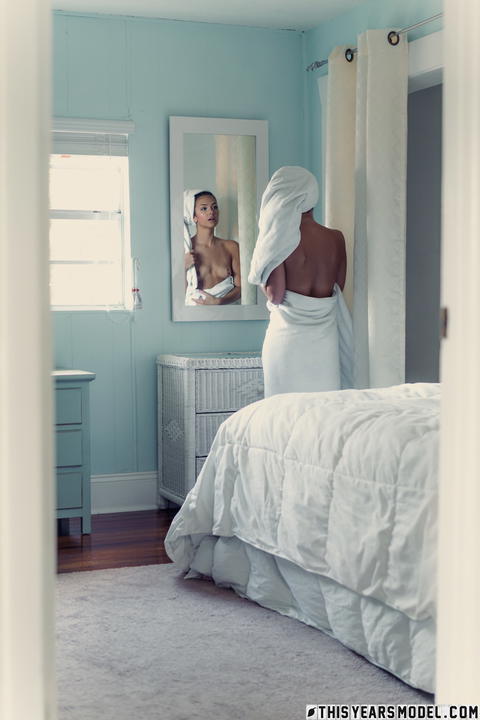 This Years Model - Lola Sinclair Is Fresh Out Of The Shower! - photo 1 of 1