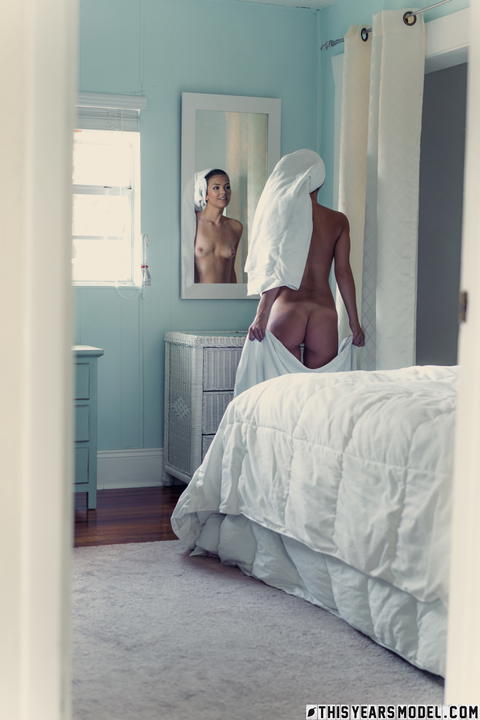 This Years Model - Lola Sinclair Is Fresh Out Of The Shower! - photo 1 of 1