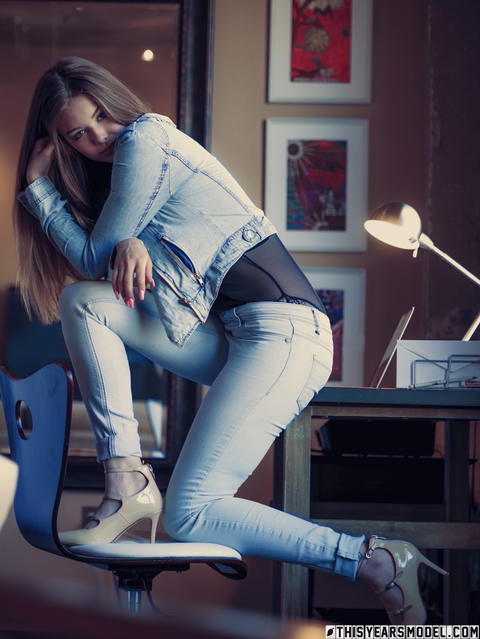 This Years Model - Lana Lea Stunning Beauty In Her Faded Blue Jeans! - photo 2 of 10