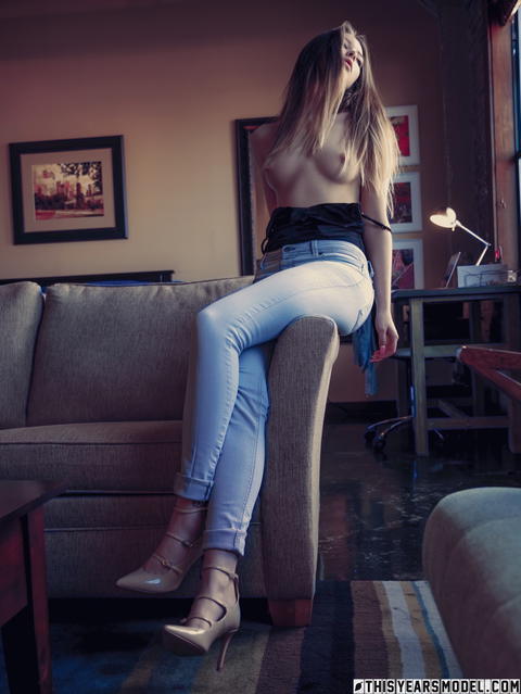 This Years Model - Lana Lea Stunning Beauty In Her Faded Blue Jeans! - photo 4 of 10
