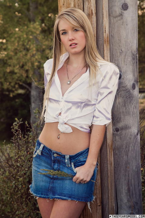 This Years Model - Jewel Is Back In A Mini Skirt And Thong Outdoors! - photo 6 of 10