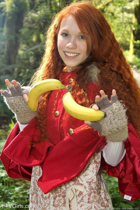 Dolly Little - Dolly Little Working A Banana Into Her Pussy! - photo 1 of 1