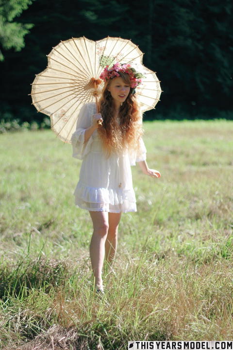Dolly Little - Dolly  little Goes Nude While Out In A Field! - photo 1 of 1