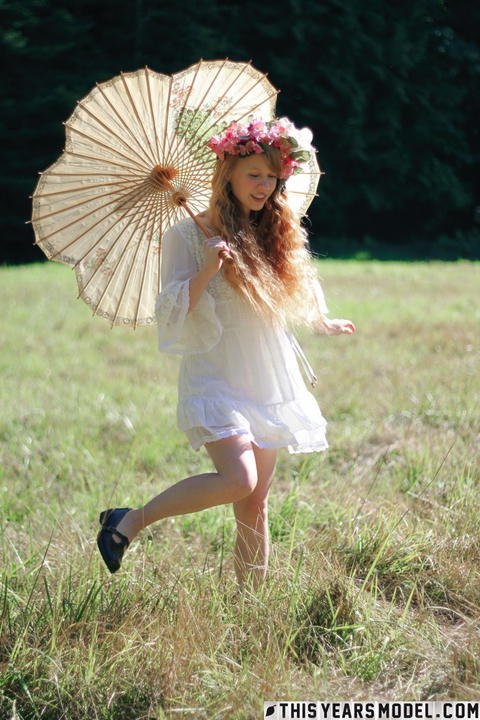 Dolly Little - Dolly  little Goes Nude While Out In A Field! - photo 1 of 1