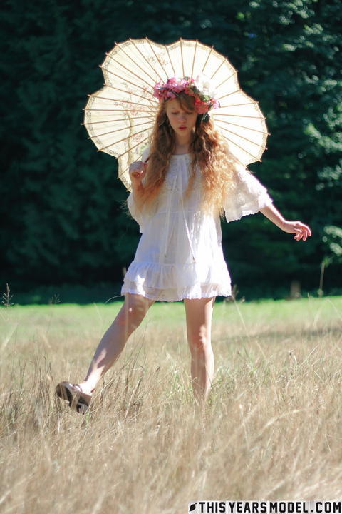 Dolly Little - Dolly  little Goes Nude While Out In A Field! - photo 1 of 1