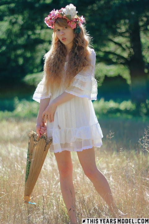 Dolly Little - Dolly little Goes Nude While Out In A Field! - photo 6 of 15