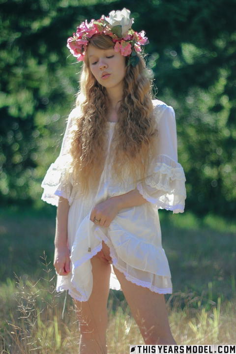 Dolly Little - Dolly little Goes Nude While Out In A Field! - photo 7 of 15