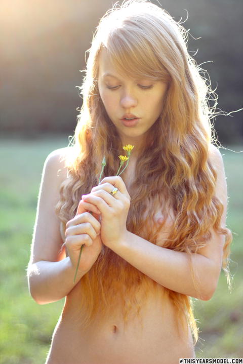 Dolly Little - Dolly Little In A Field Nude! - photo 8 of 8