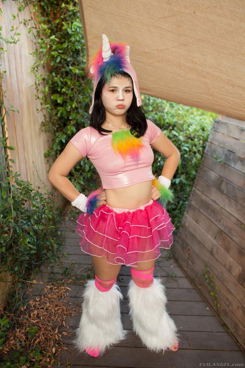 Yhivi - Yhivi Having Fun Doing Cosplay! - photo 1 of 1