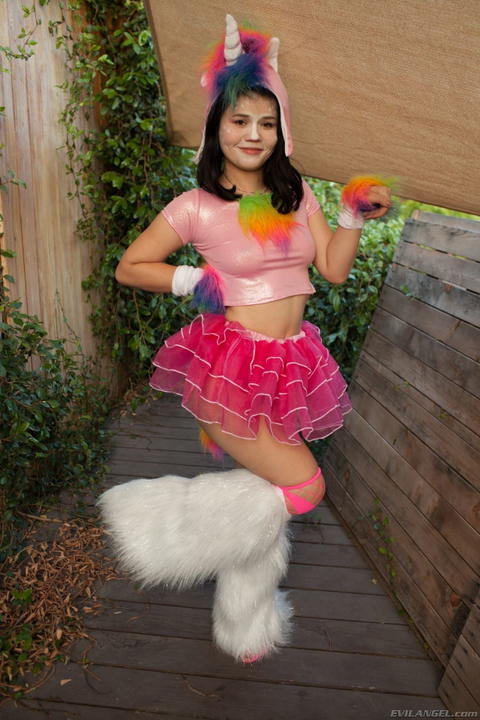 Yhivi - Yhivi Having Fun Doing Cosplay! - photo 1 of 1