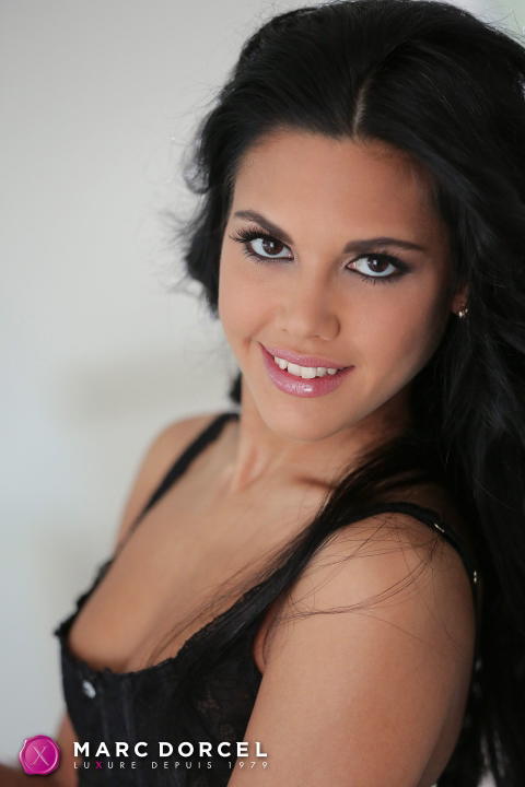 Apolonia Lapiedra - Apolonia Lapiedra Sucking And Fuck Pictures! - photo 1 of 1