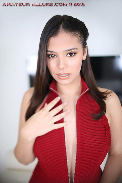 Violet Starr - Violet Starr Sexy Ass Porn Shoot For Amateur Allure! - photo 1 of 1