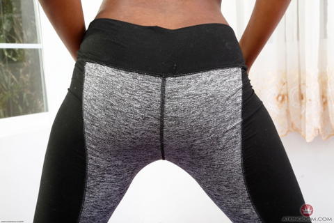 Yara Skye - Yara Skye Pulls Off Her Workout Clothes! - photo 1 of 20