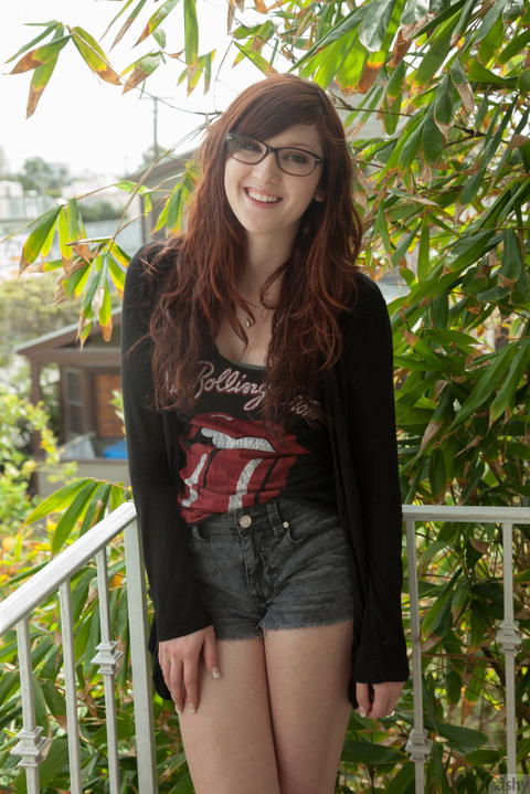 Ellena Woods - Ellena Woods In LA Showing All Sorts Of Skin! - photo 1 of 12