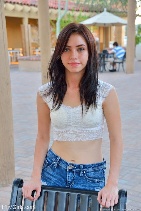 Lucie Cline - Lucie Cline In Those Sexy Booty Shorts Again! - photo 1 of 1