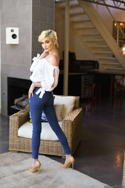 Lena Paul - Lena Paul Taking The Pussy From Sky Blue! - photo 1 of 1