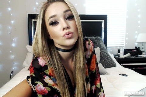 Kali Roses - Kali Roses In Bed Ready To Please! - photo 9 of 12