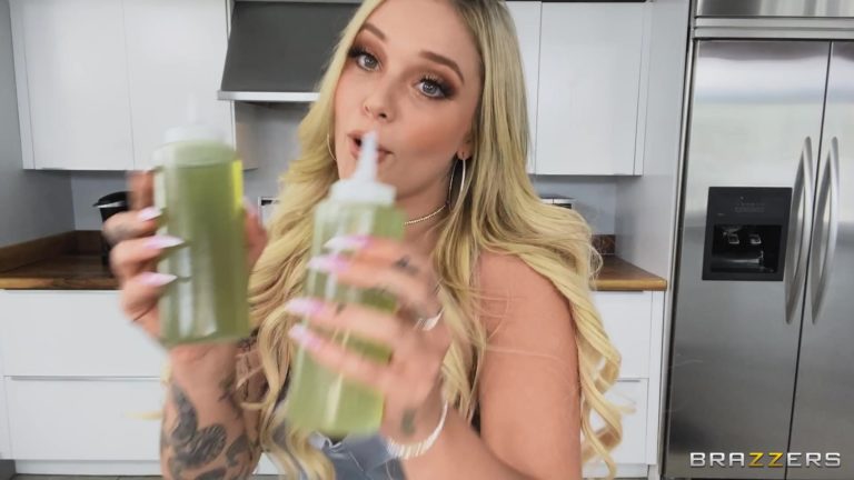 Kali Roses - Kali Roses Was Cooking In The Kitchen! - photo 1 of 1