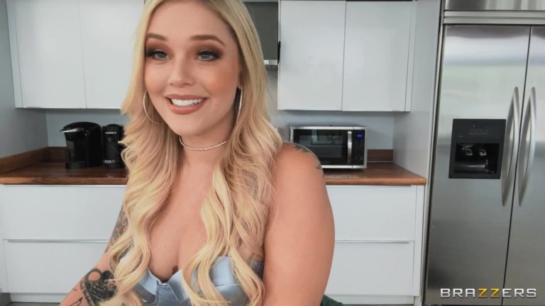 Kali Roses - Kali Roses Was Cooking In The Kitchen! - photo 1 of 1