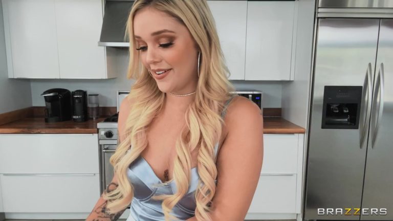 Kali Roses - Kali Roses Was Cooking In The Kitchen! - photo 1 of 1
