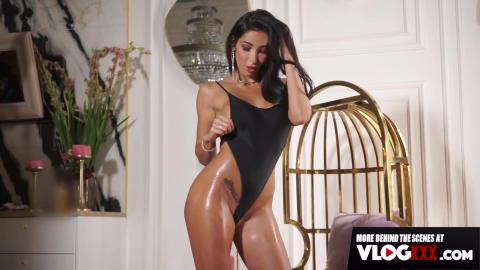 Clea Gaultier - Clea Gaultier oiled Up And Posing Behind The Scenes! - photo 1 of 1