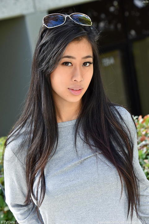 Jade Kush - Jade Kush Outside Flashing Us Her Big Boobs! - photo 1 of 1