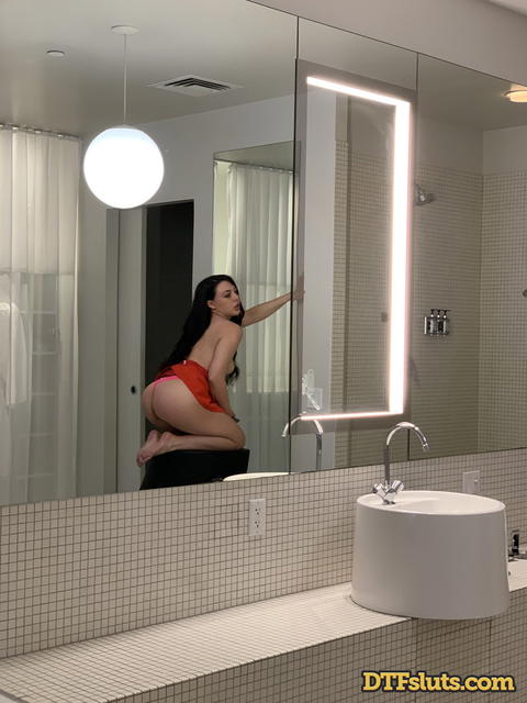 Whitney Wright - Whitney Wright Gets Nude In A Hotel! - photo 1 of 1
