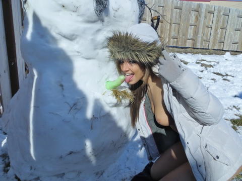 Val Dodds - Val Dodds Posing Nude With A Snowman! - photo 12 of 16