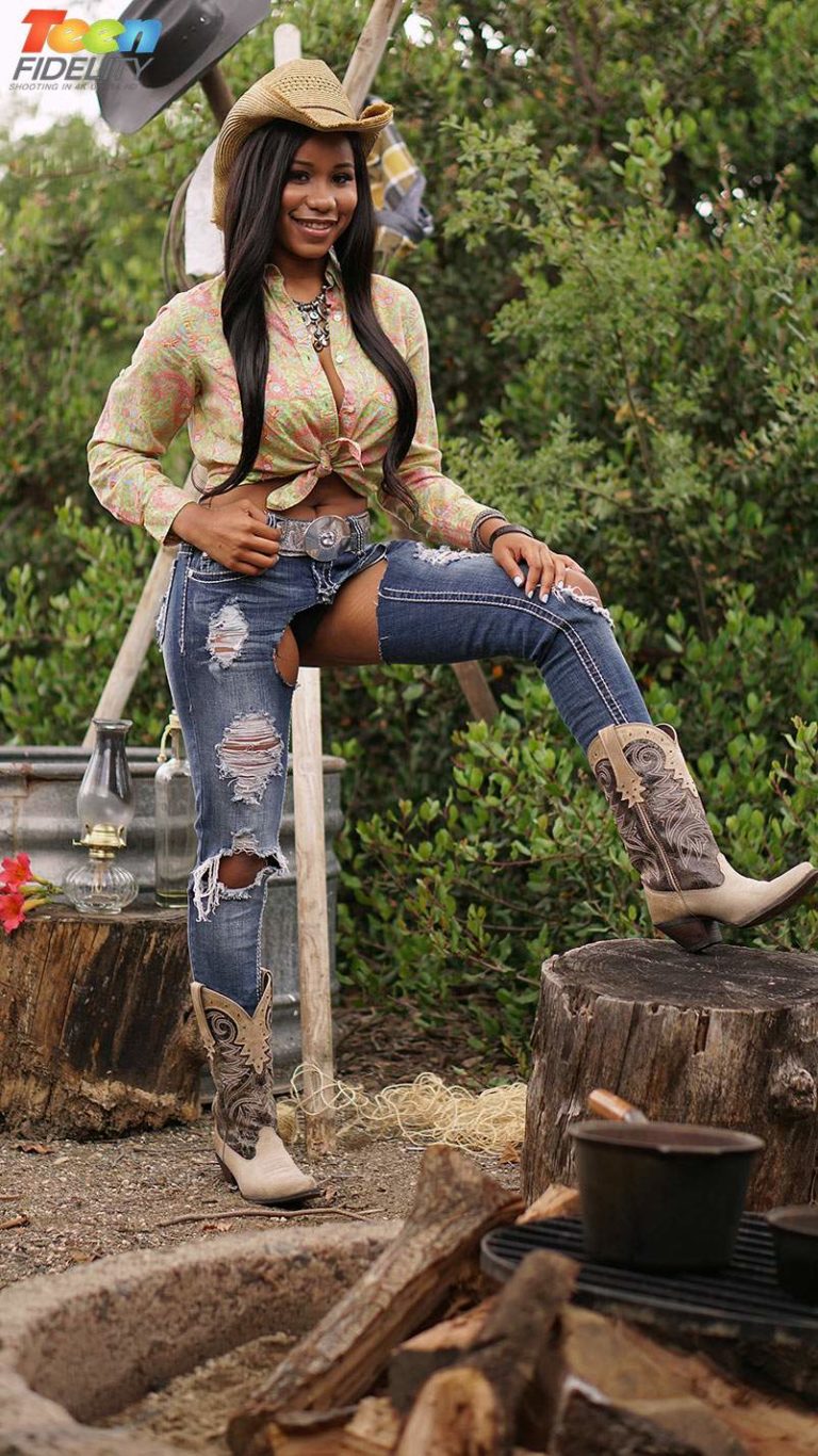 Jenna Foxx - Jenna Foxx Posing In Her Cowgirl Hat And Boots! - photo 1 of 1