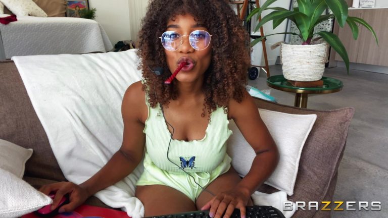 Jenna Foxx - Jenna Foxx Home Alone Masturbating! - photo 1 of 1