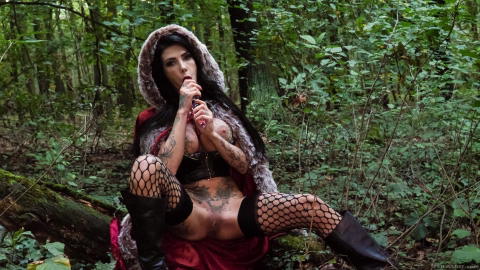 Megan Inky - Megan Inky In The Woods Fucking Her Asshole With A Dildo! - photo 1 of 1