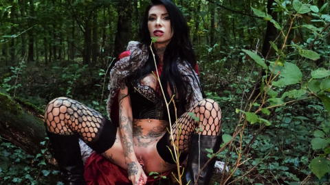 Megan Inky - Megan Inky In The Woods Fucking Her Asshole With A Dildo! - photo 7 of 12
