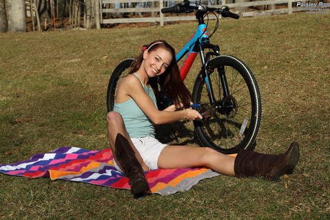 Paisley Rae - Paisley Rae Making Herself Cum Out In A Field! - photo 3 of 15