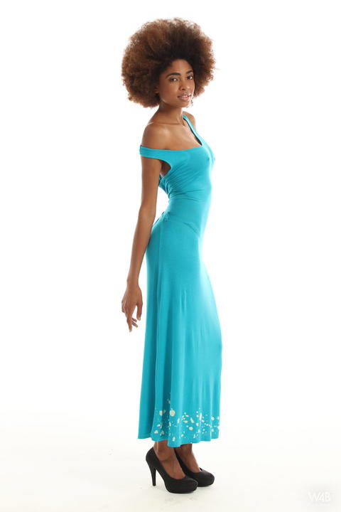 Luna Corazon - Luna Corazon Slides Out Of Her Dress! - photo 1 of 1