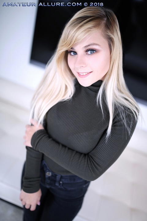 Skylar Valentine - Skylar Valentine Amateur Allure Close Up Sex Pictures! - photo 1 of 1