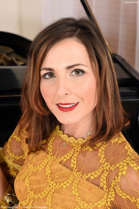 Helena Price - Helena Price Nude At The Piano! - photo 1 of 12