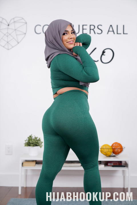 Julz Gotti - Hijab Hookup Brings Us The Busty Julz Gotti! - photo 1 of 1