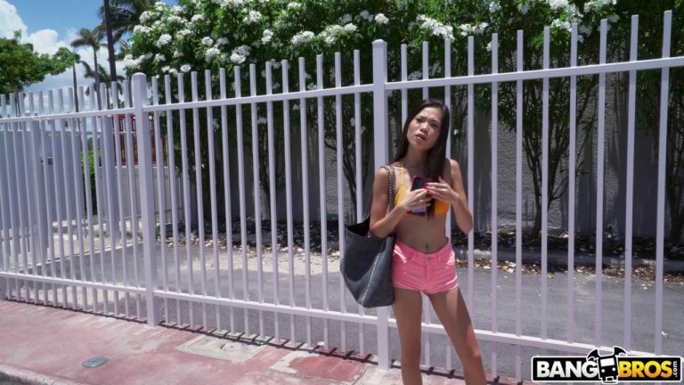 Vina Sky - Vina Sky Bang Bus Fuck Pictures! - photo 1 of 1