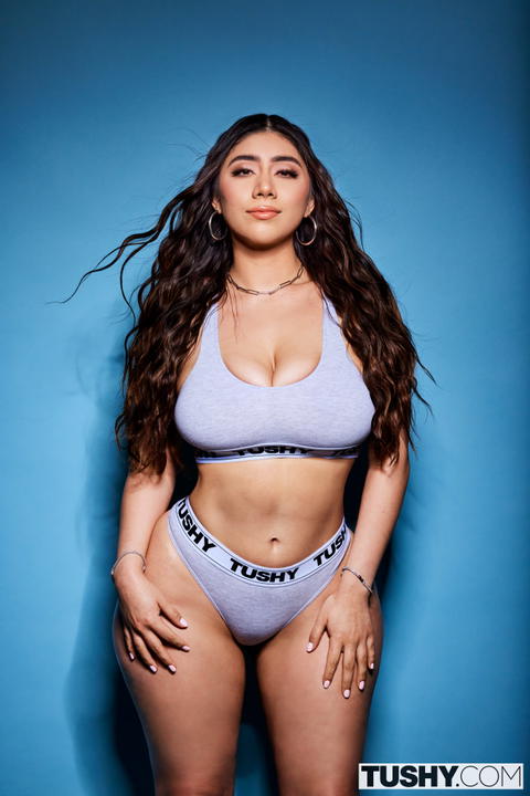 Violet Myers - Violet Myers Big Curves Deserve A Double Penetration! - photo 1 of 1