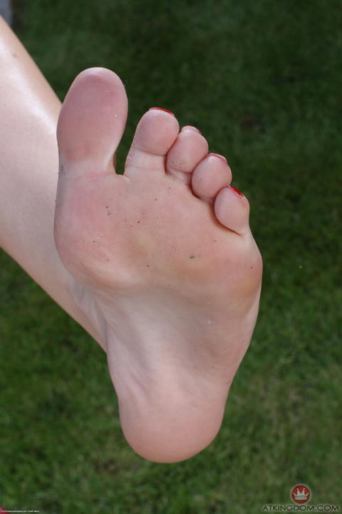 Scarlett Sage - Scarlett Sage With A Set For People Into Feet! - photo 1 of 1
