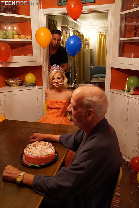 Bella Elise Rose - Bella Elise Rose Birthday Sex Pictures! - photo 1 of 1