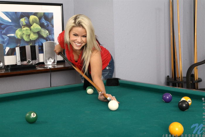 Jessa Rhodes Posing