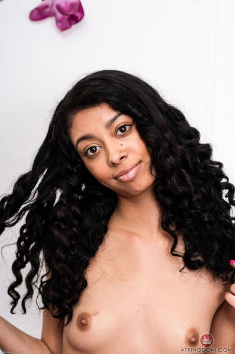 Jada Doll - Jada Doll Flashing All That She Has! - photo 1 of 1